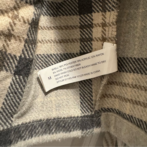 26 International NWT Cropped Grey Shacket - Picture 3 of 4